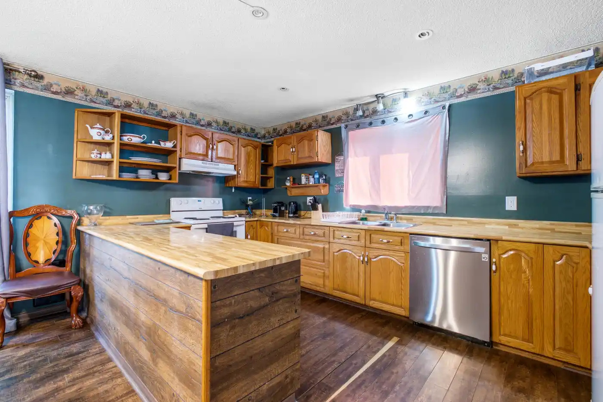 Spacious kitchen with island, cabinetry and full-size appliances