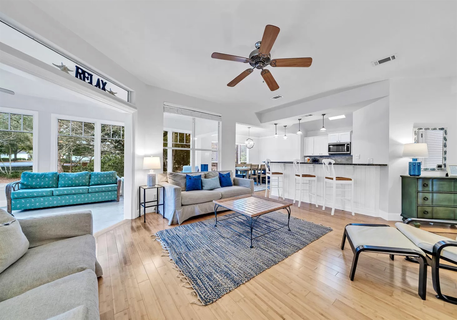 Come with your loved ones in our inviting living room, perfect for making unforgettable memories.