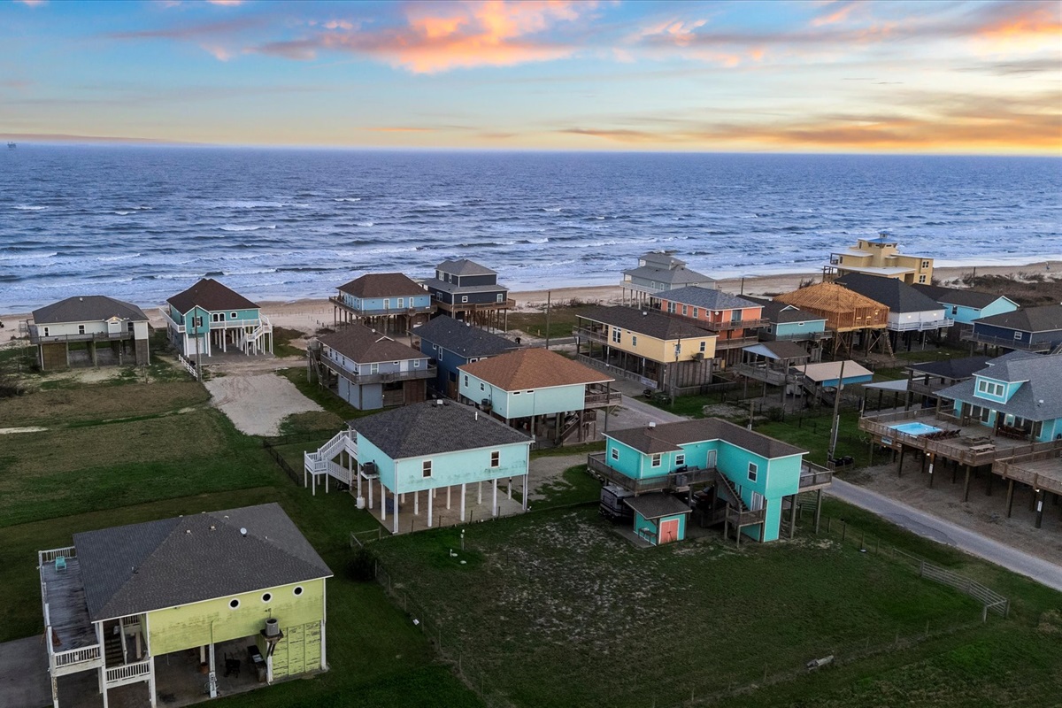 131bbc6bb7544801af1989aaa8cbb59b Large | Beachhouse | Texas | TX | Vacation Homes | Galveston | Crystal Beach | Kokomo | Breezy Days | Beachfront Elegance | Sunrise Serenity | Southern Sands Property Management, LLC