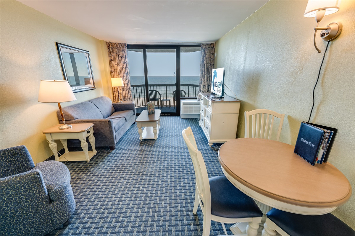 Living Room with Stunning Views🌊☀️