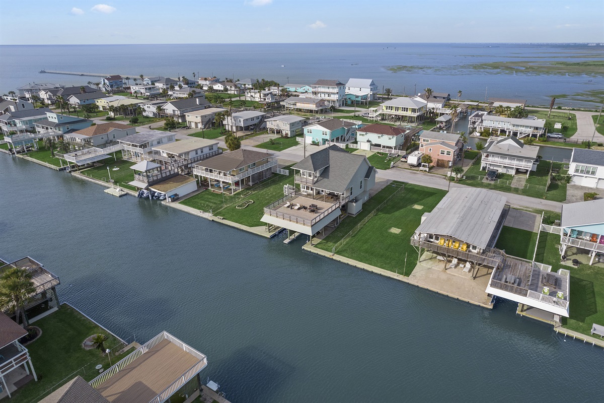 132bd795163f459b80f4e11b01df93dc Large | Beachhouse | Texas | TX | Vacation Homes | Galveston | Crystal Beach | Kokomo | Breezy Days | Beachfront Elegance | Sunrise Serenity | Southern Sands Property Management, LLC