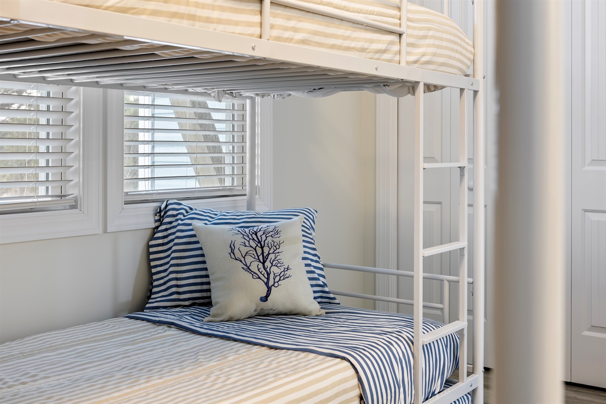 Bedroom 3 - Bed and bath linens provided!