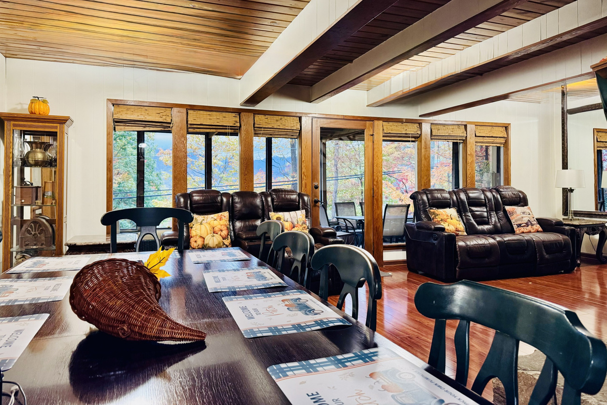FALL DINING & FAMILY ROOM VIEW