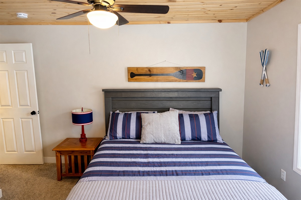 Warm and cozy second bedroom featuring a comfortable queen bed, soft linens, and a relaxing atmosphere. The perfect retreat to unwind and recharge after a day exploring the North Shore.