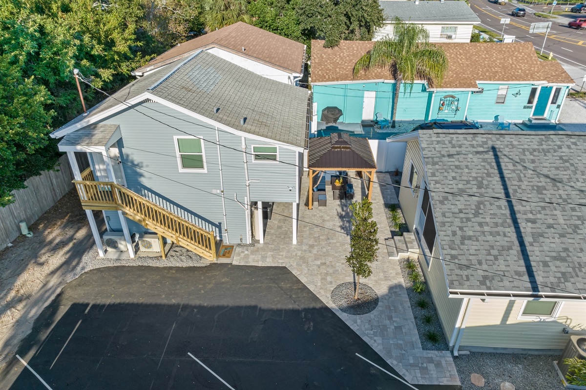 Aerial top view of our stunning property featuring our spacious driveway! Send us a message if you have any questions regarding the property!