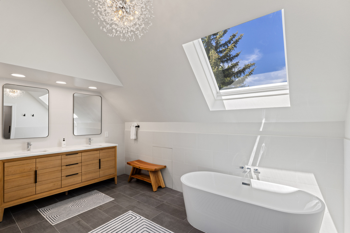Ensuite #1 - Private 5 piece bath