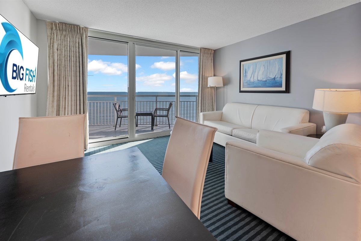 Amazing Living Room with Stunning Views🌊☀️