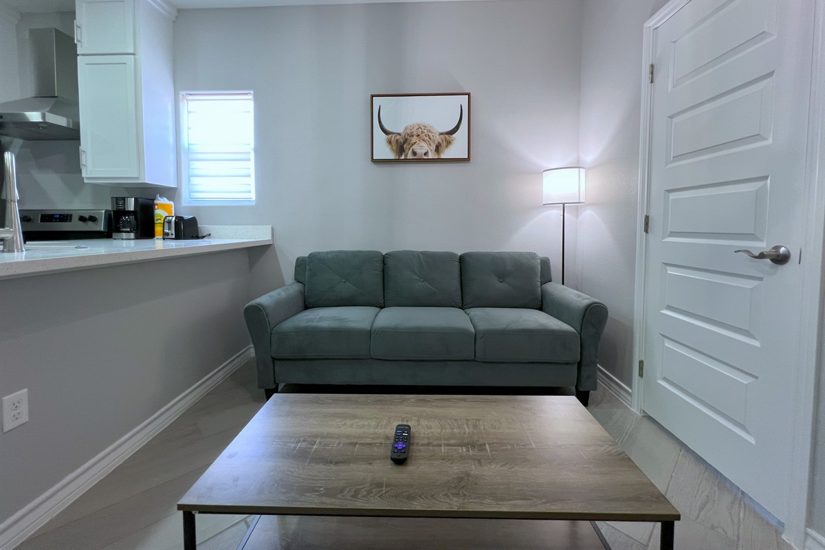 Living Room w/ Smart RokuTV