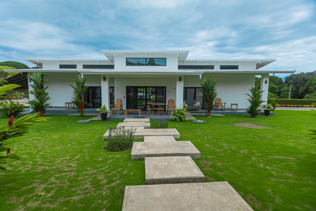 Front of Villa 5