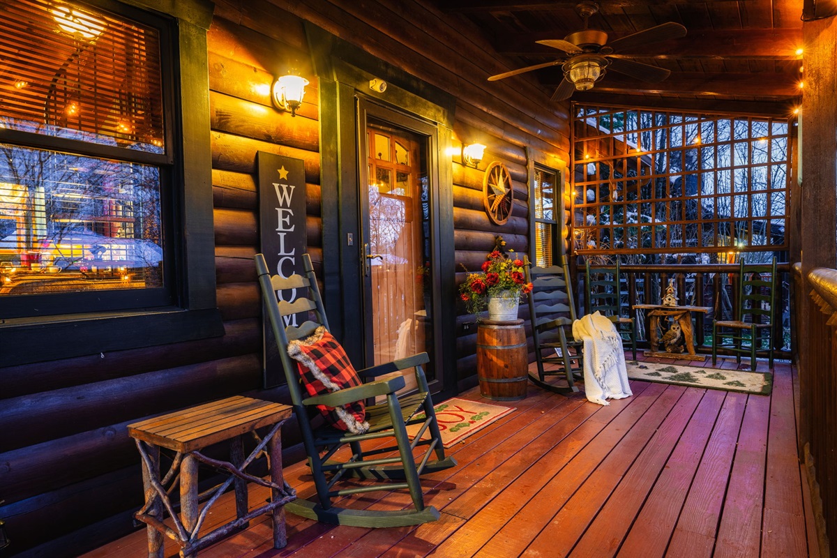 A charming patio welcomes your arrival :)