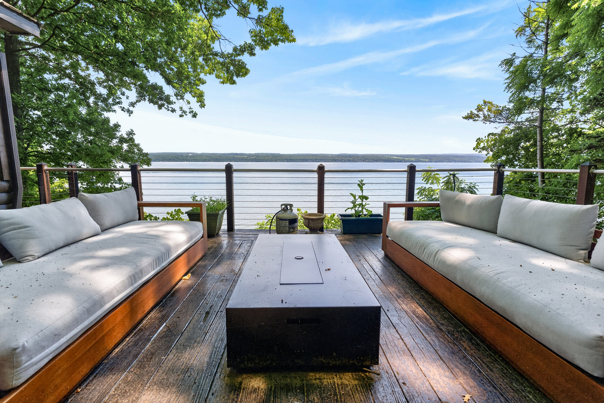 Lounge seating with open water view