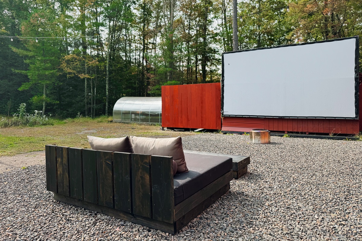 Outdoor stargazing couch and movie screen (projector rentable with advance notice for additional fee)