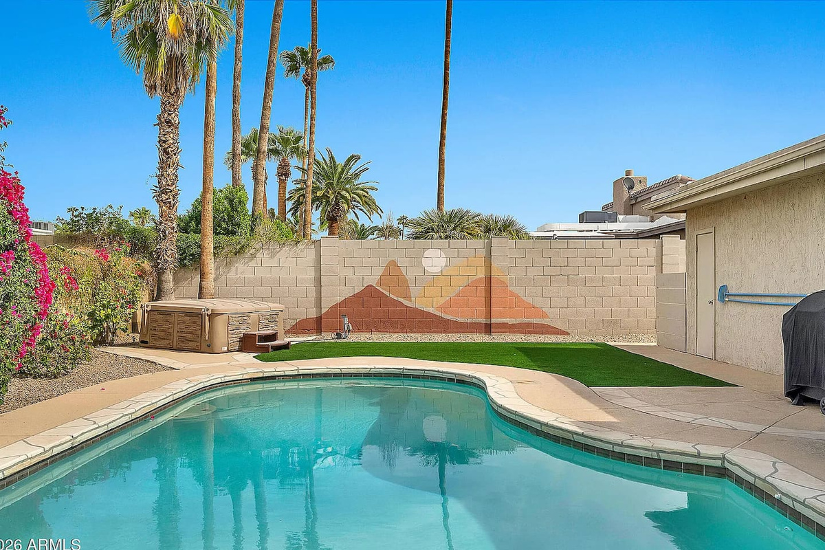 Thunderbird Home photo