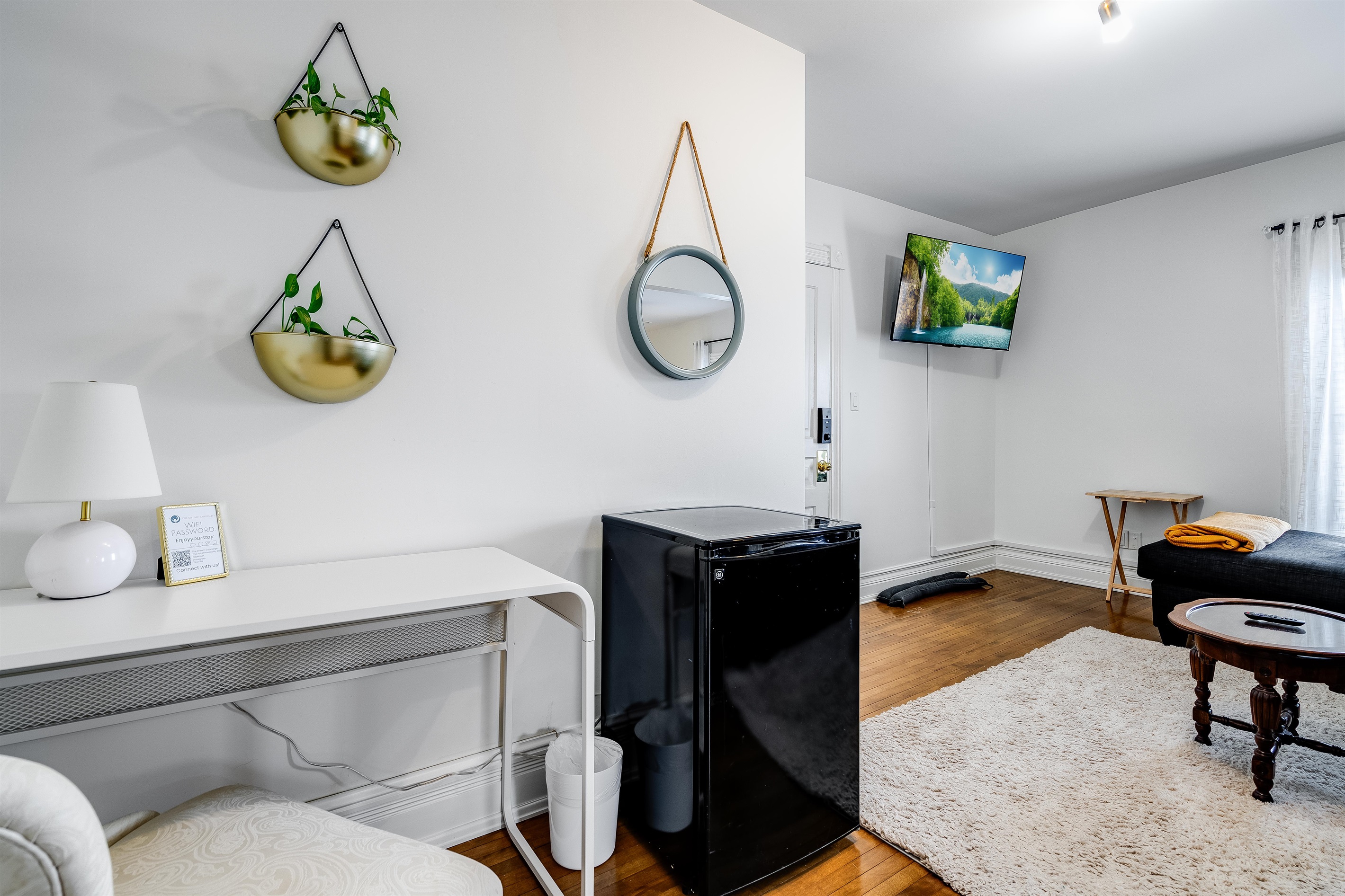 Desk space in Joy suite.