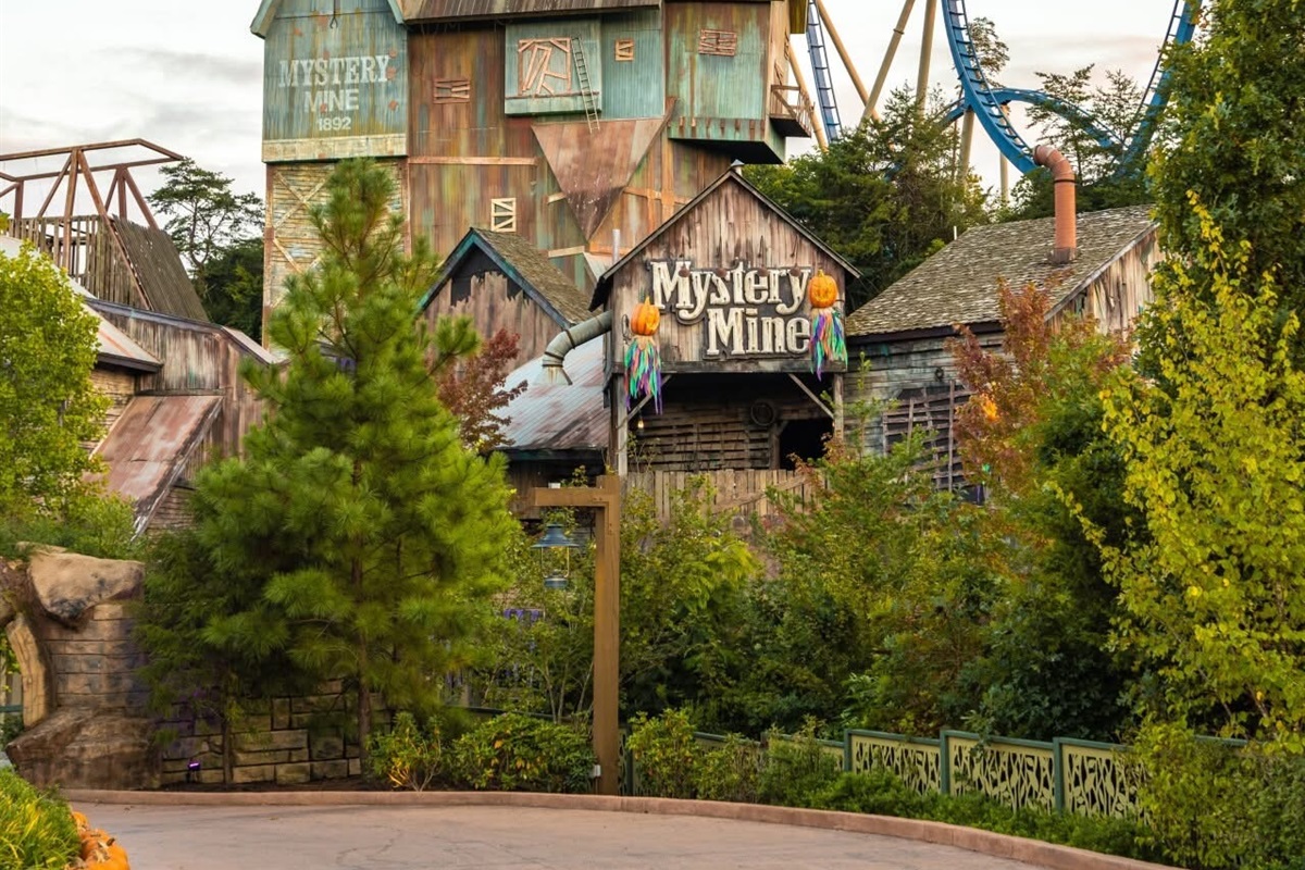 Dollywood theme park is pure magic! Located 1.5 hours from the Limestone Cabin