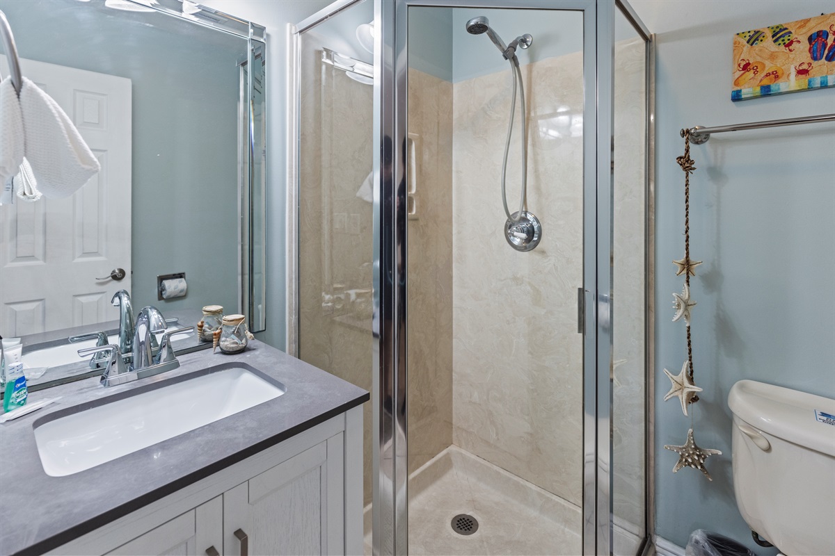 Bathroom (1st Floor)