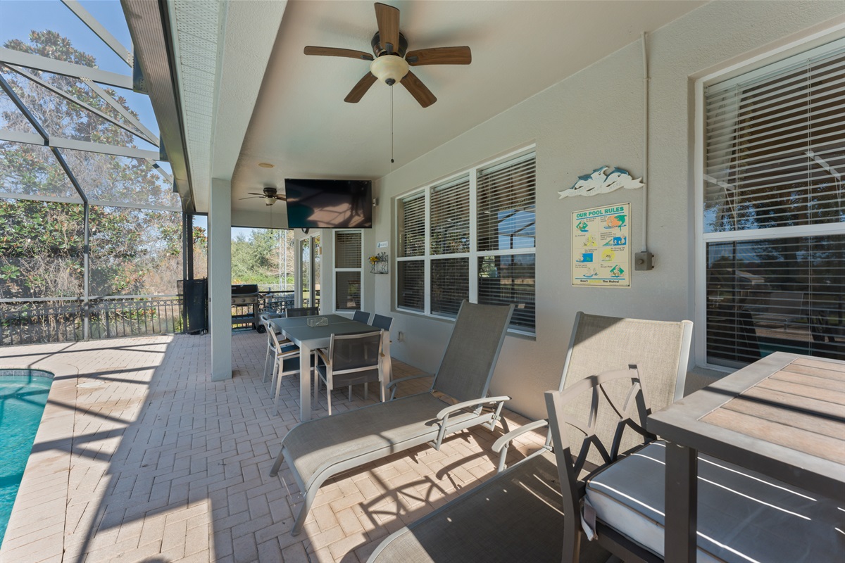 Lanai w/ Outdoor Seating & TV