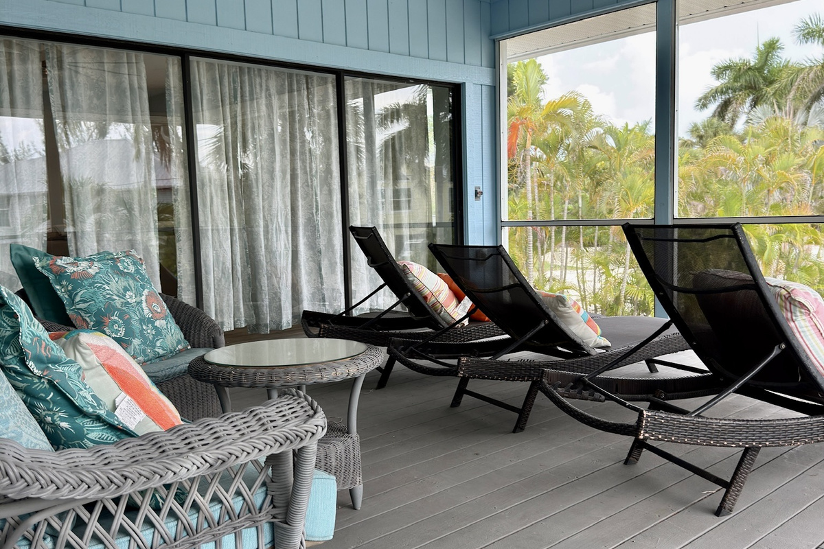 Beautiful screened in lanai