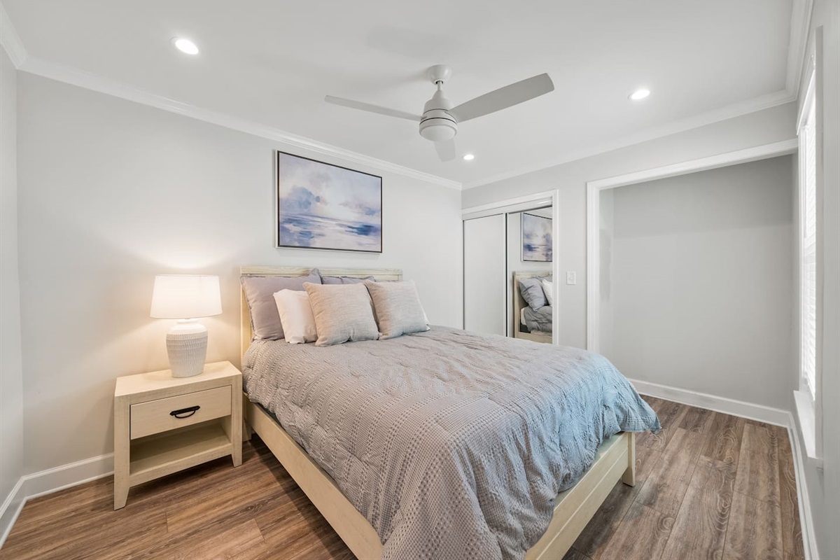 Guest room of Unit B with a queen bed. 