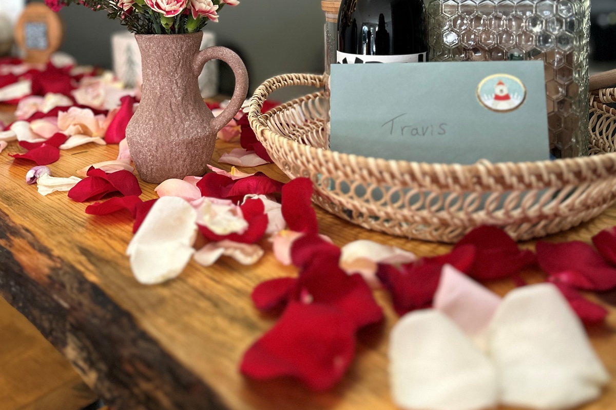 A recent romantic decoration set up. We take special requests (celebration, anniversary, birthday). Extra fees go 100% to the local cleaning staff for their time/effort. We're here to make your stay as comfortable and memorable as possible :)