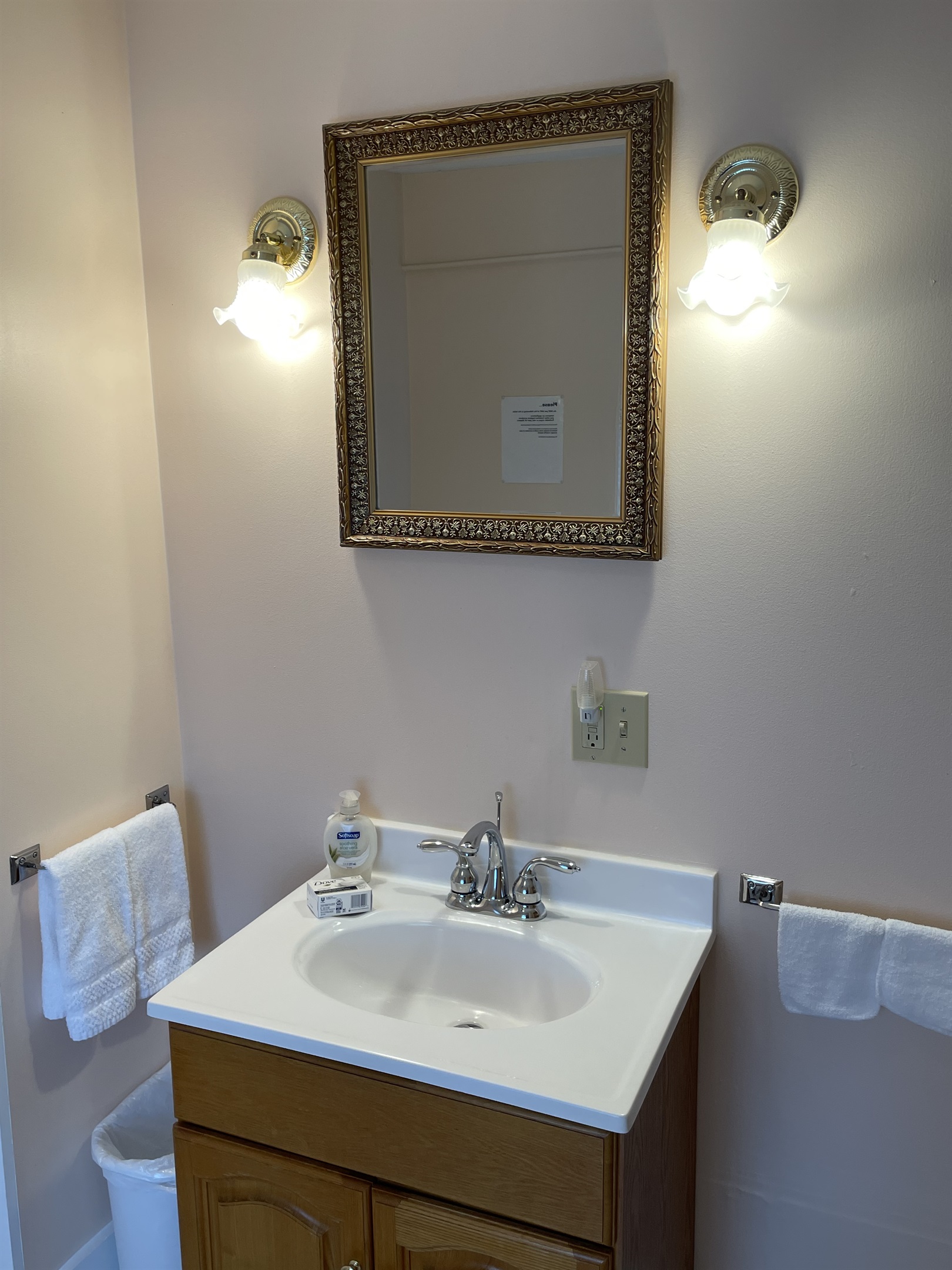 1st floor bath with tub/shower
