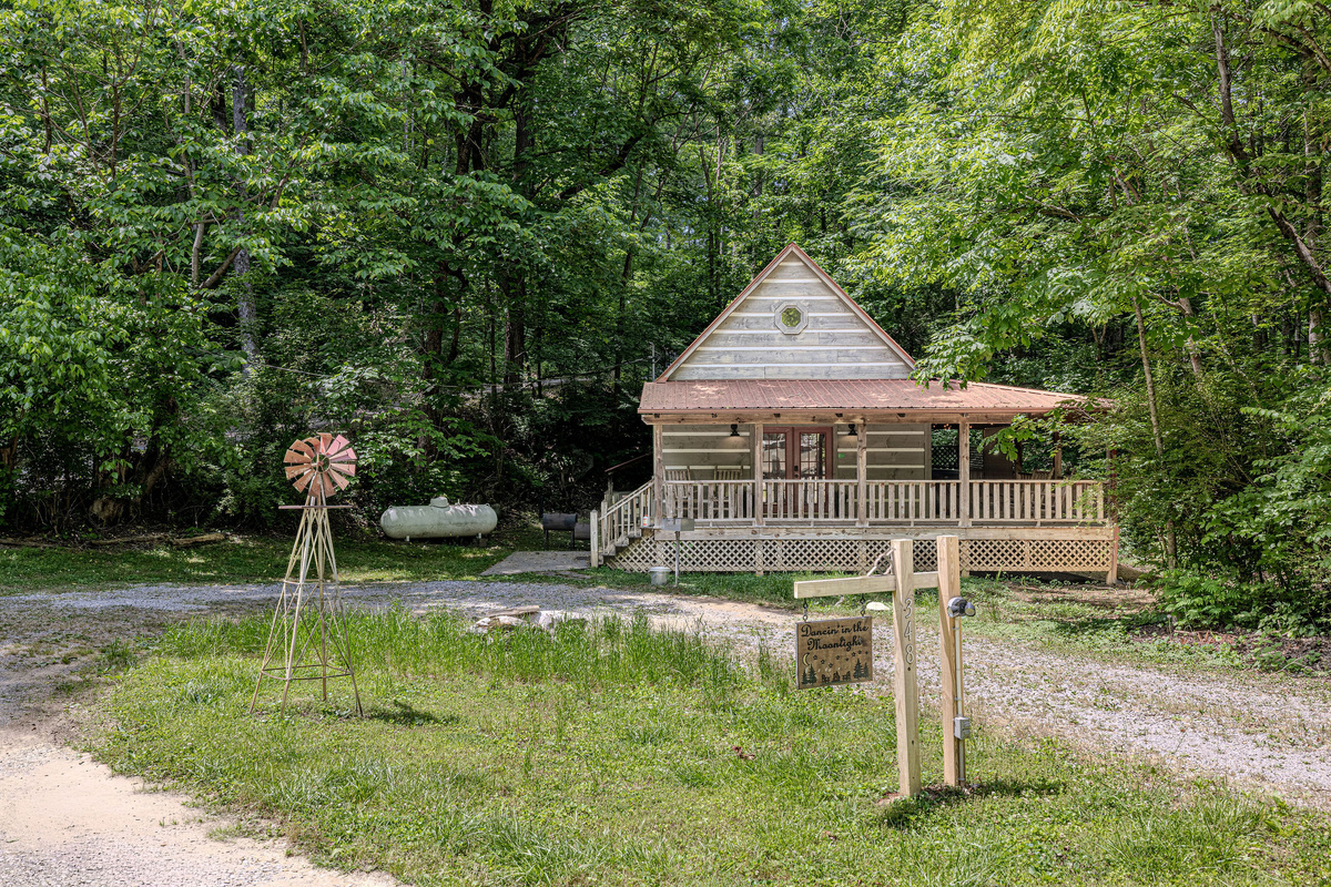 Classic cabin feel with a little extra character out front.