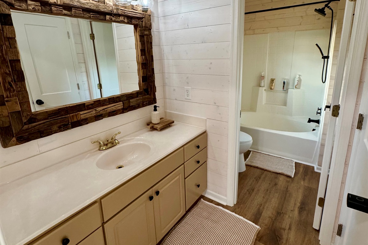 6’ vanity top with plenty of room