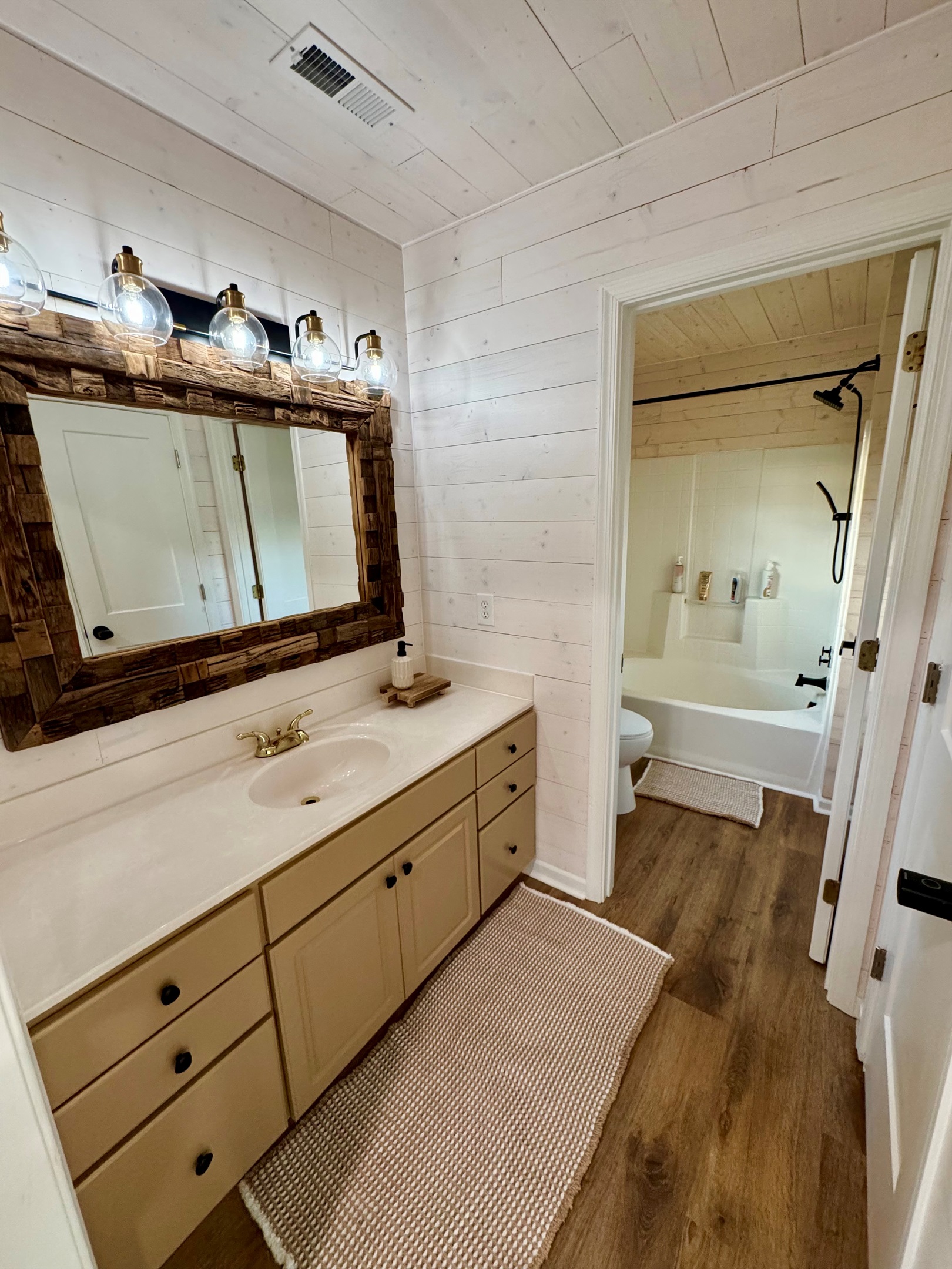 6’ vanity top with plenty of room