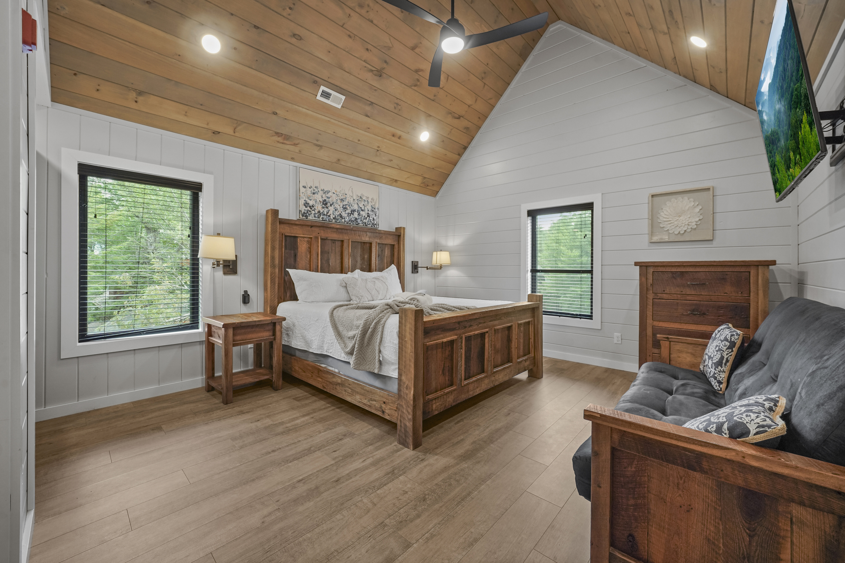 Bedroom 5 - king bed