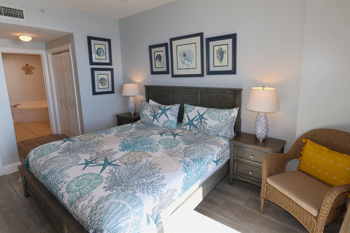 Master retreat with a king bed, balcony doors, and Gulf breezes — your restful escape after a sun-soaked day