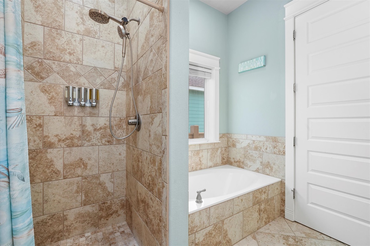139af0aa5e3c40099b20a64894c9a82e Large | Beachhouse | Texas | TX | Vacation Homes | Galveston | Crystal Beach | Kokomo | Breezy Days | Beachfront Elegance | Sunrise Serenity | Southern Sands Property Management, LLC