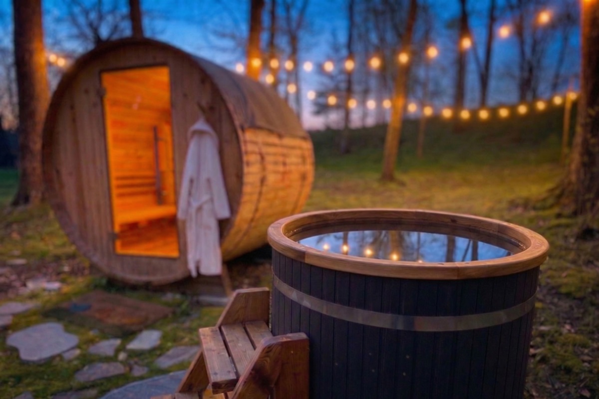 Step out of our traditional barrel sauna and take a refreshing dip in the matching cedar cold plunge with chiller