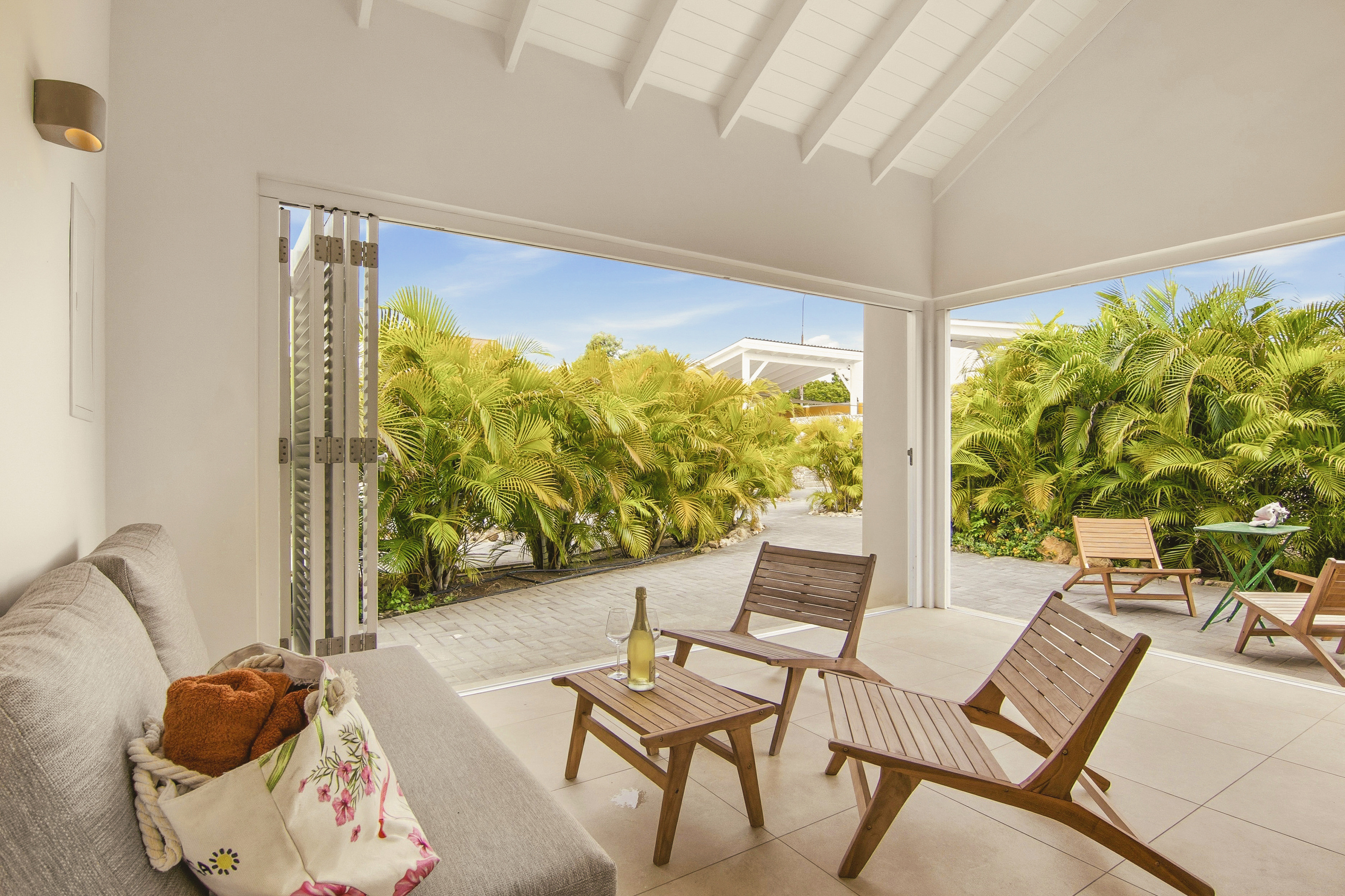Villa Blenchi – Living area & terrace