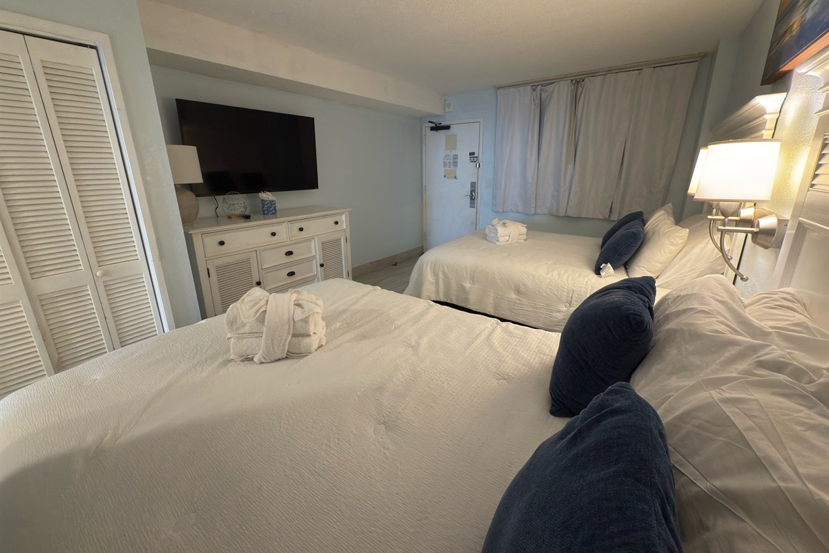 Bedroom with 2 Queen beds