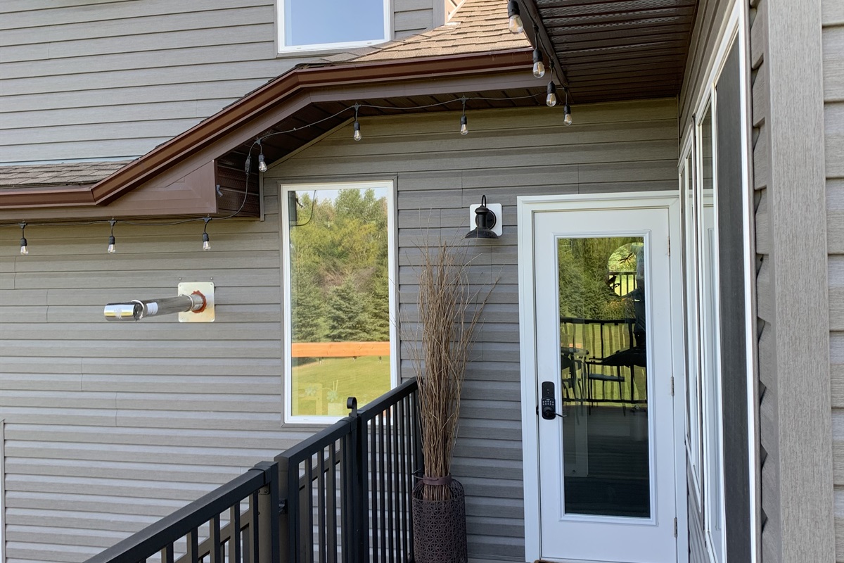 ENTRY TO GUEST SUITE. ENTER YOUR SECURITY CODE ON DOOR AND THEN PRESS THE LOCKSTATE BUTTON. DOOR WILL AUTO-LOCK AFTER A PRESET TIME.
