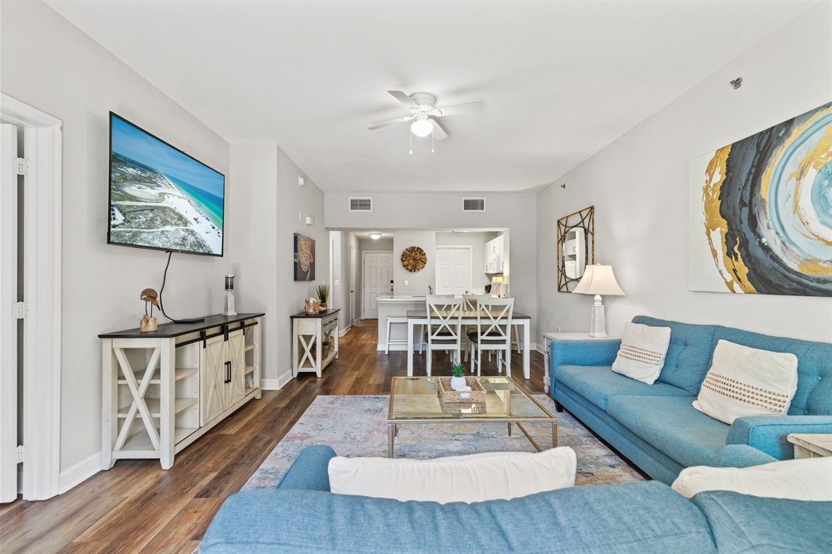 Comfy & stylish decor in the living room