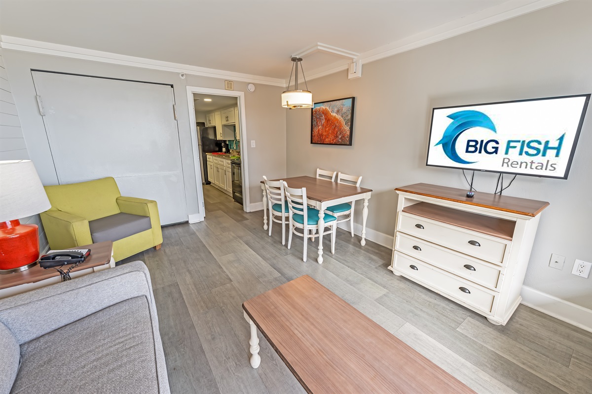 Living Room with Stunning Views🌊☀️