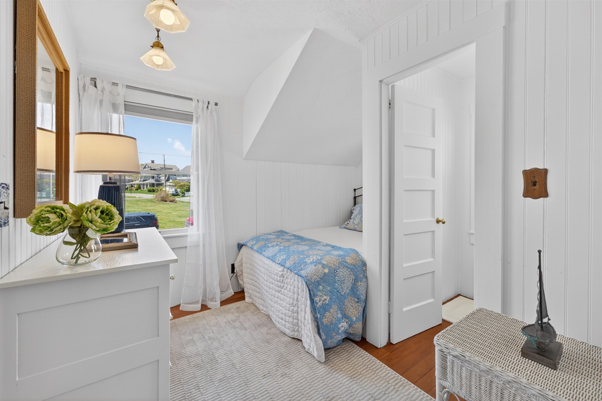 Enjoy a peaceful stay in this comfortable snug 4th bedroom. 🌿