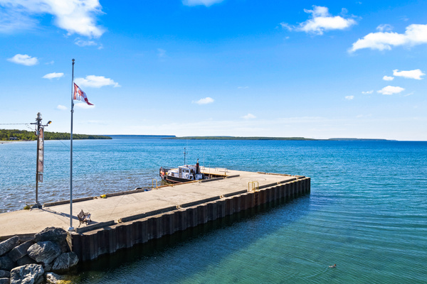 public dock across from 'relaxincolour'