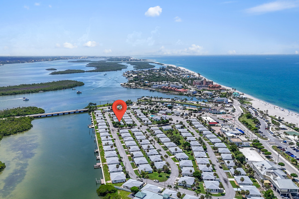 Villa 61 is wonderfully situated on Manasota Key between beautiful Lemon Bay and the sparkling Gulf shoreline.

