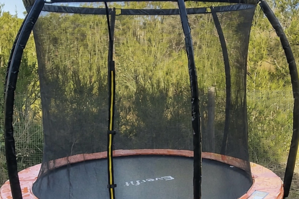Carlenes Getaway | Lake Views, Beach & Games Hub