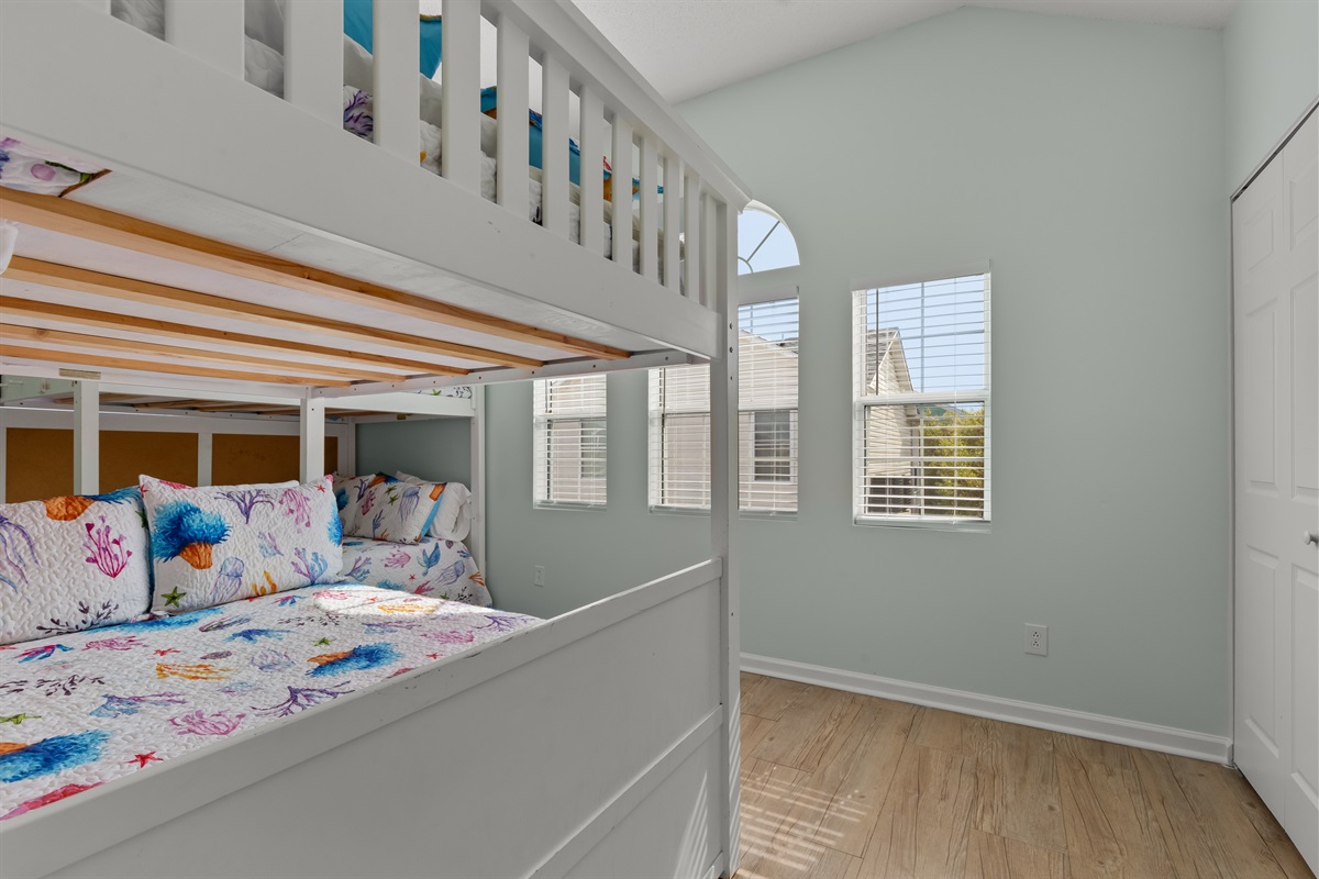Kids bedroom with Full over Full bunk bed, sleeps 4