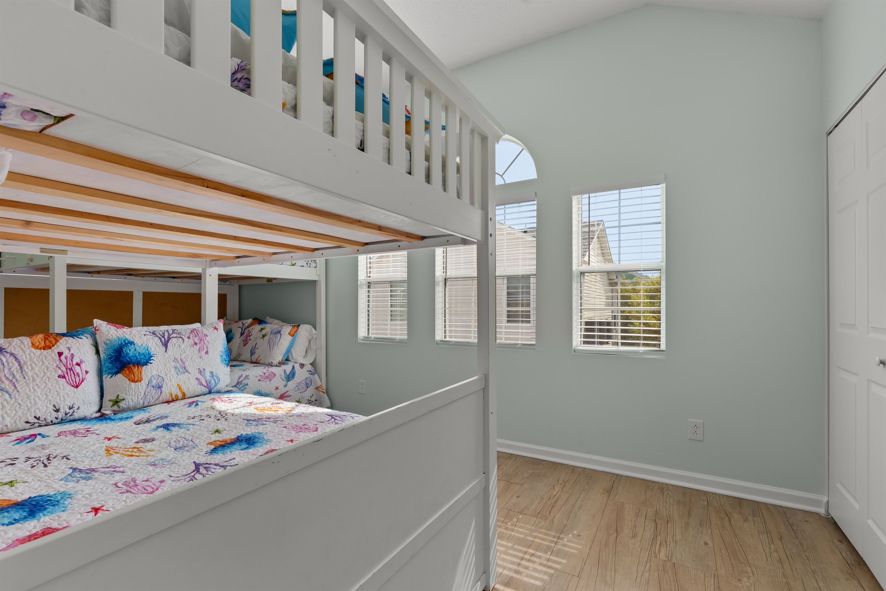 Kids bedroom with Full over Full bunk bed, sleeps 4