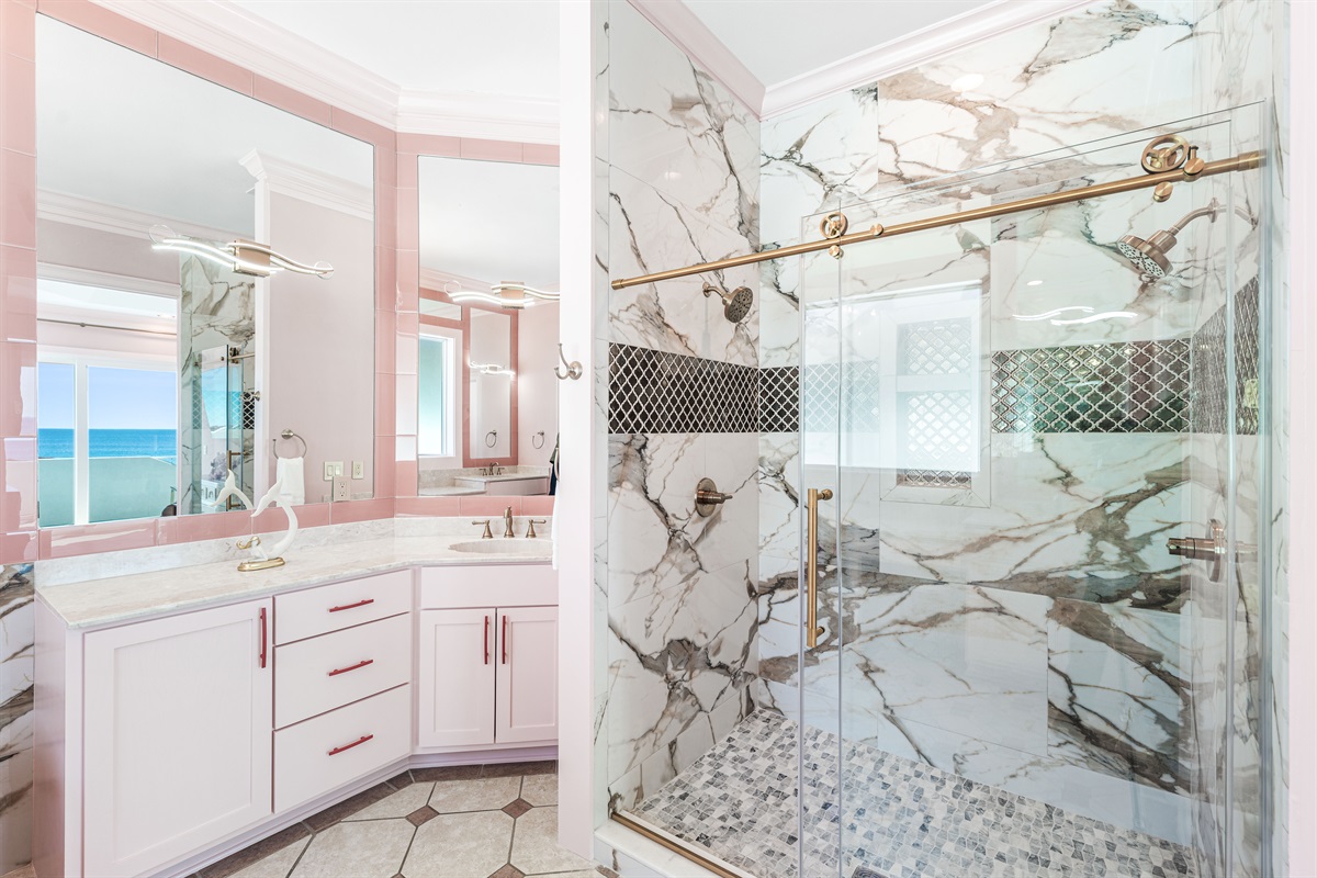 Beachfront Master King Suite Bath | Third Floor