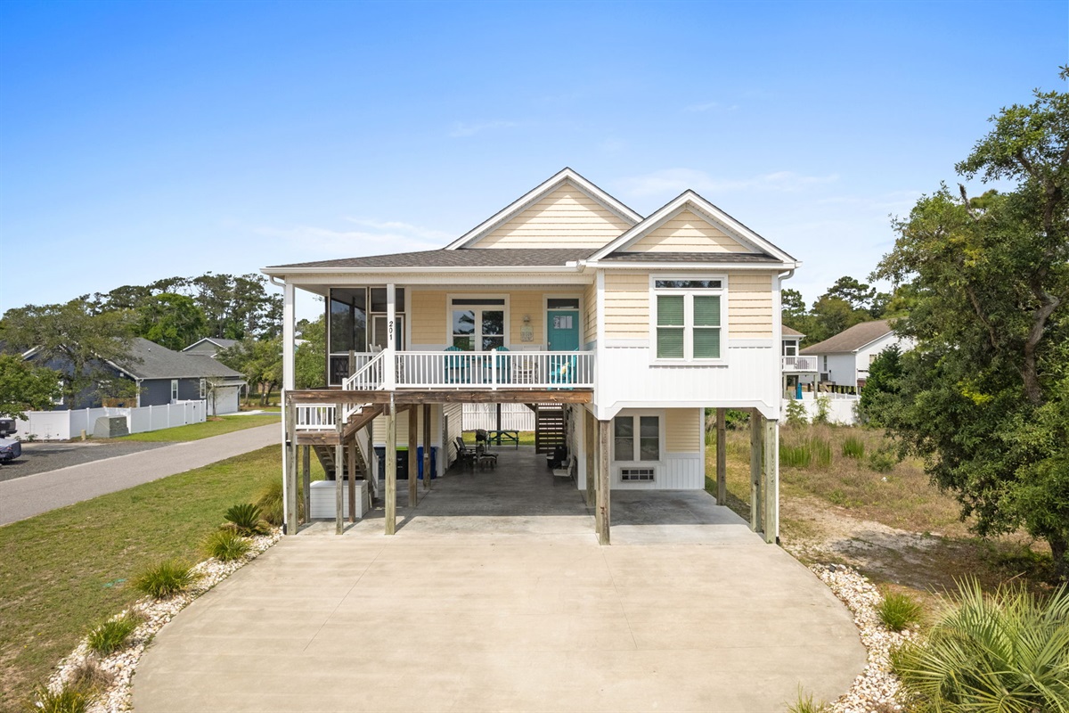 Enjoy private access to the entire upper level of this house (the downstairs studio is a separate listing)