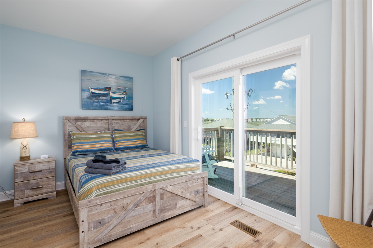 Wake up to ocean breezes and sun-kissed skies in this coastal dream bedroom!