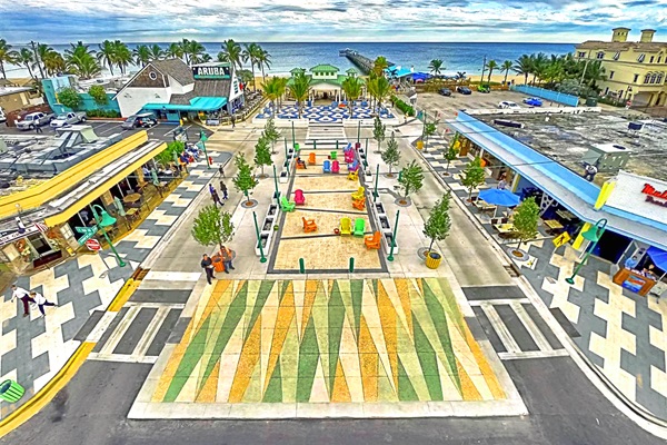 Beautiful beachside entertainment, shopping, and dining nearby