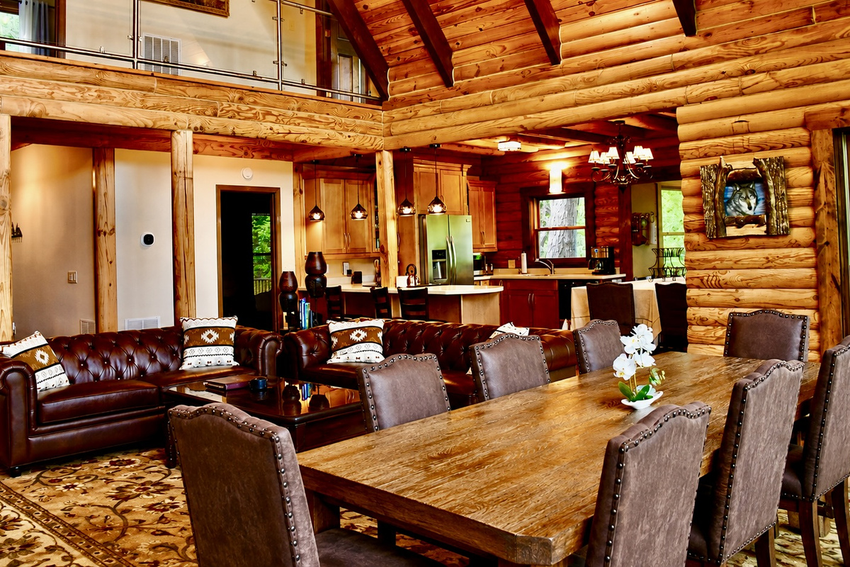 Living Room/Dining Area