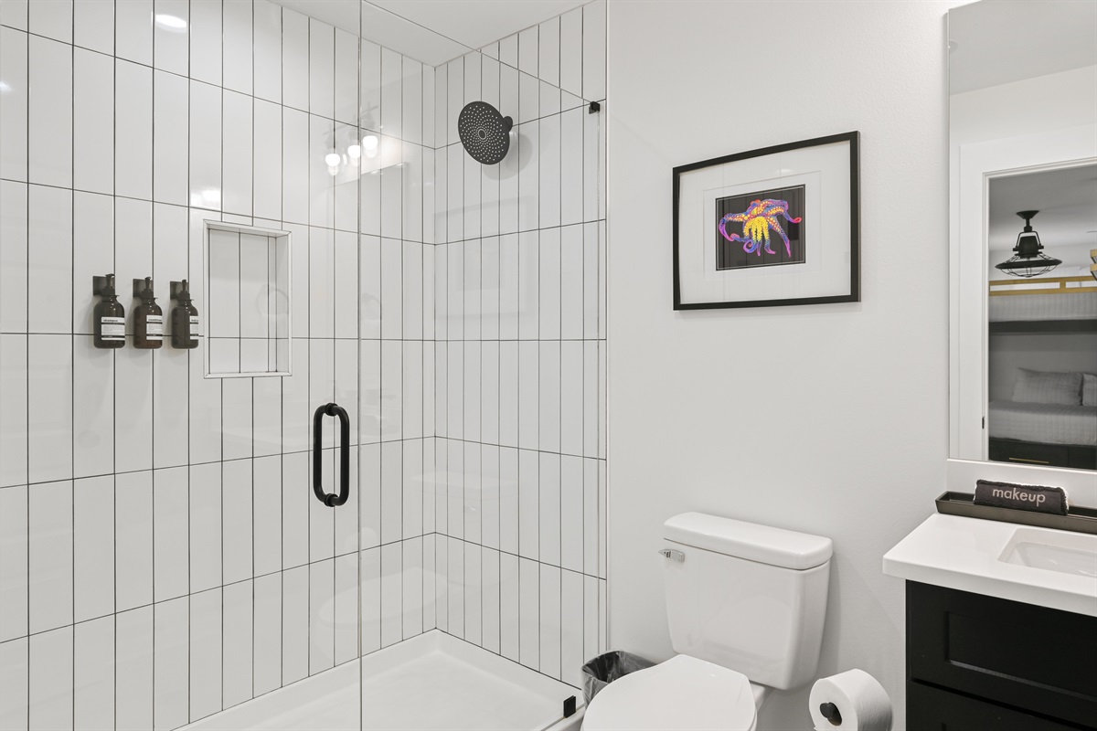 Queen Bunk Room: Bedroom 8: Private Bathroom (third floor)
