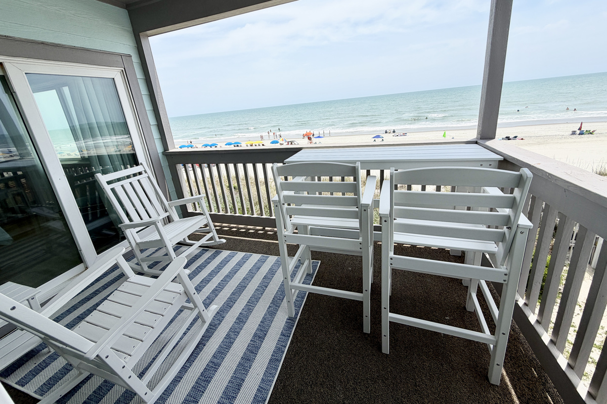 Spacious balcony!